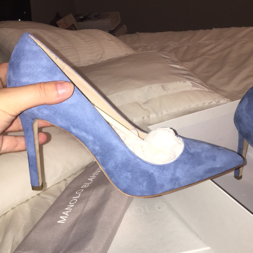 BRAND NEW Manolo Blahnik suede pump - Picture 4 of 7